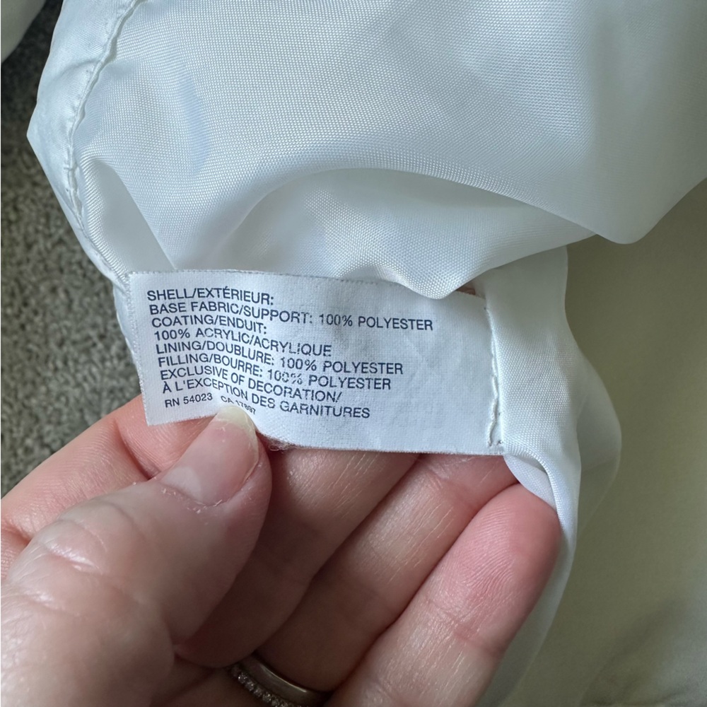 GAP Puffer Jacket in White - Picture 9 of 10